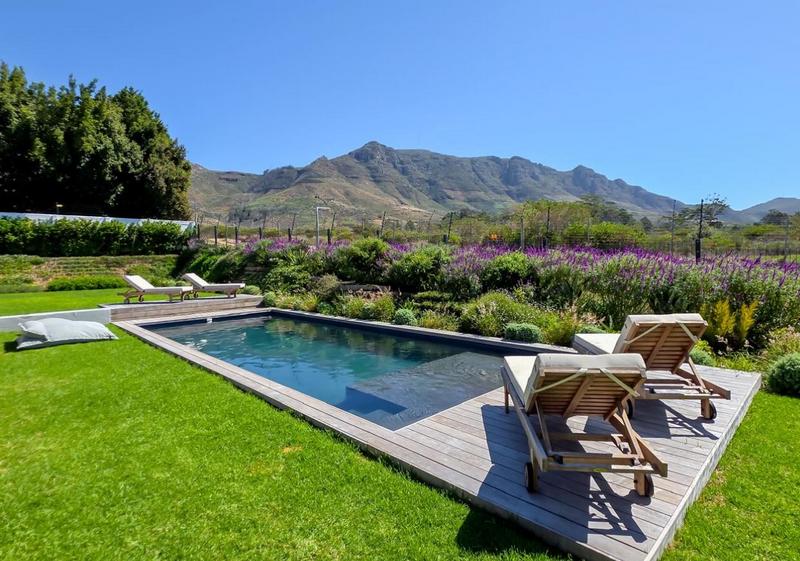 4 Bedroom Property for Sale in Zwaanswyk Western Cape